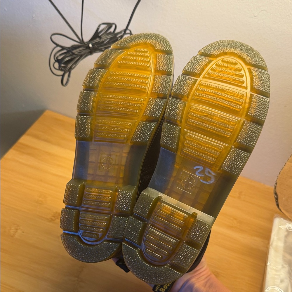 Dr. Marten youth Boots - Picture 2 of 6